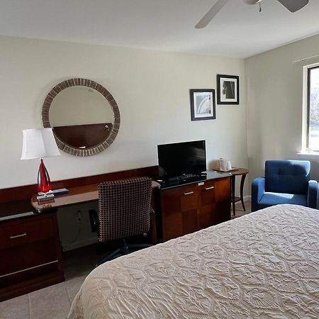 Sand Pebble Motor Lodge 포인트 플레전트 비치 외부 사진