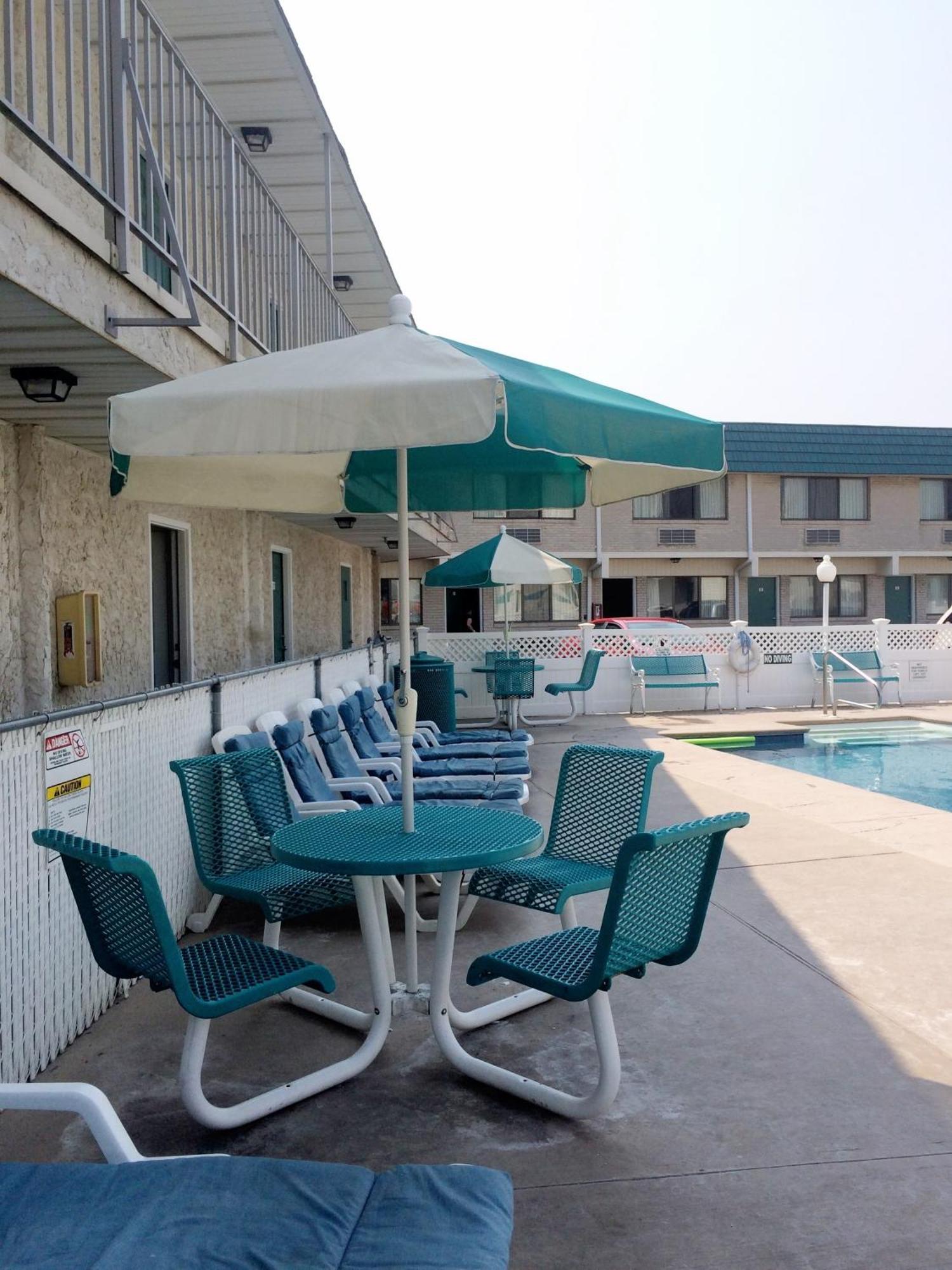 Sand Pebble Motor Lodge 포인트 플레전트 비치 외부 사진