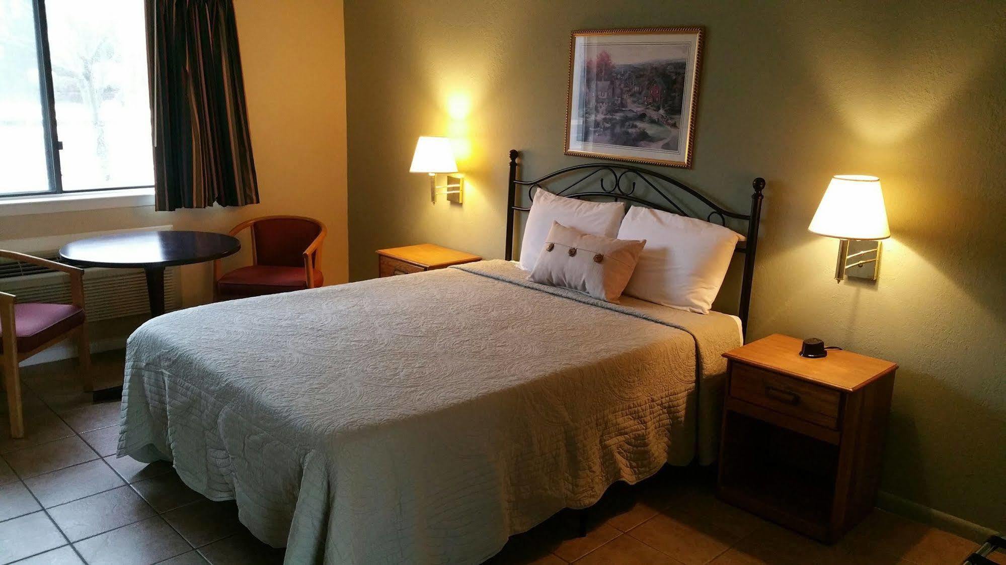 Sand Pebble Motor Lodge 포인트 플레전트 비치 외부 사진